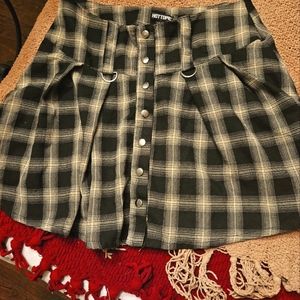 Hot Topic size LG Black and Yellow plaid